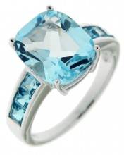 Une bague topaze en or blanc - de Vuillermoz …