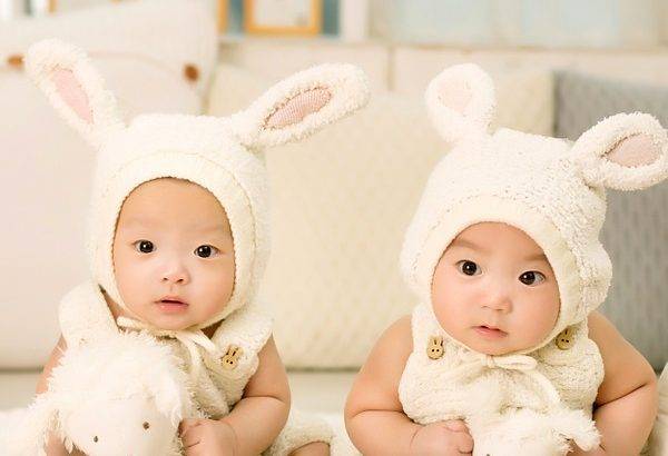 Du siège auto au mobilier pour enfant, faites vos achats sur Internet si vous attendez plusieurs bébés